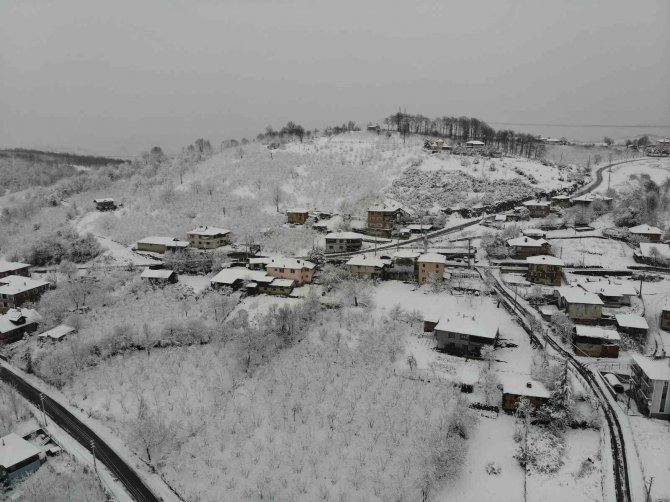 Düzce’de Kar Yağışı Etkili Oluyor