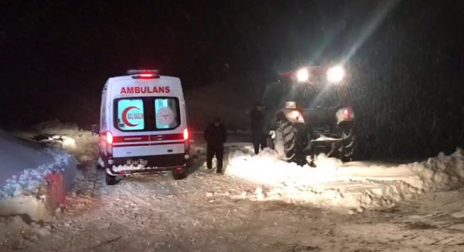 Ekipler Kardan Yolu Kapanan Mezrada Rahatsızlanan 2 Aylık Bebek İçin Seferber Oldu