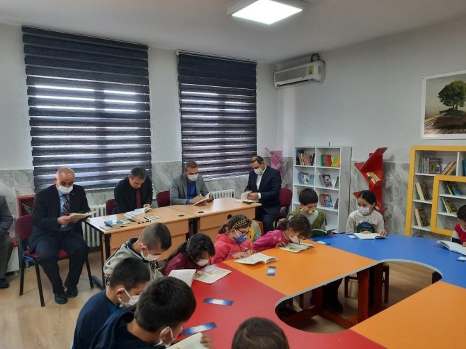 Emet Mehmet Akif Ersoy İ̇lkokul’una Kütüphane