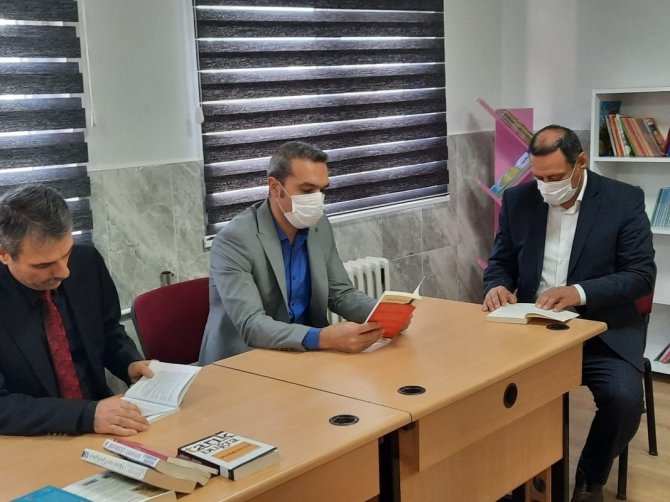 Emet Mehmet Akif Ersoy İ̇lkokul’una Kütüphane