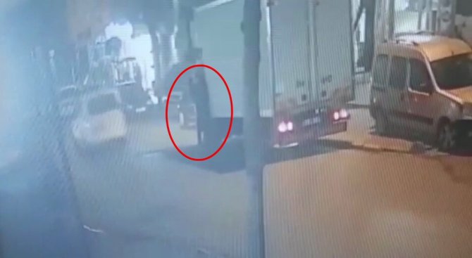 Kamyonetten Çaldığı Kredi Kartıyla ’Temassız’ Alışveriş Yaptı