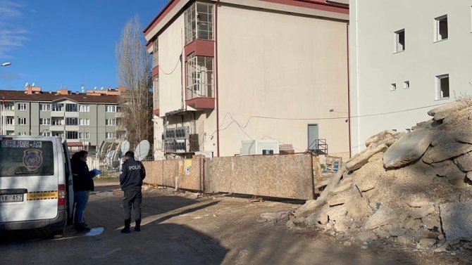 İ̇nşaat İşçisi Çalışırken Ayağından Vuruldu