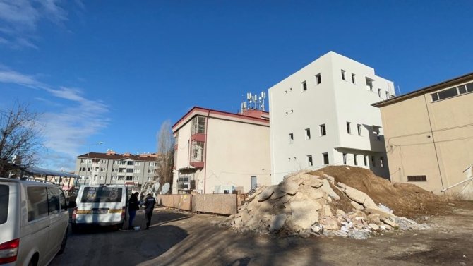 İ̇nşaat İşçisi Çalışırken Ayağından Vuruldu