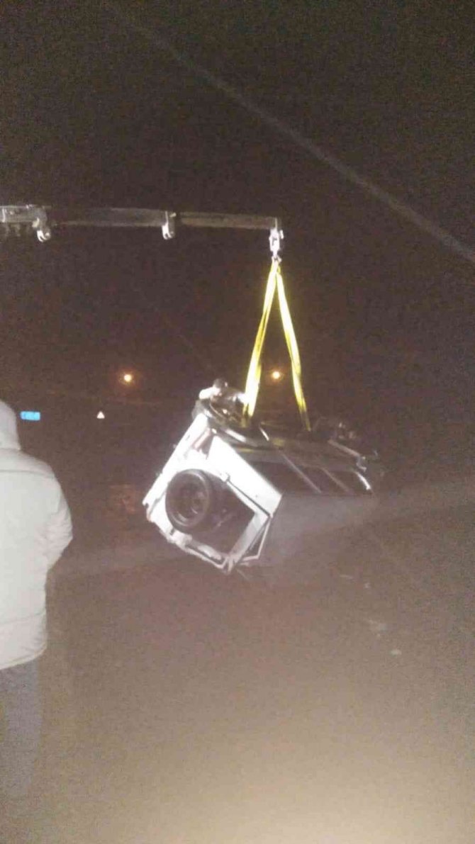 Kontrolden Çıkan Otomobil Takla Attı: 4 Yaralı