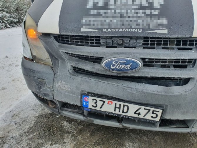 Öğrenci Servisi Bariyerlere Çarptı: 6 Yaralı