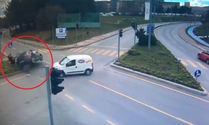 Aracıyla Kırmızı Işıkta Geçerek Ölüme Sebep Olan Doktora 6 Yıl 1 Ay 10 Gün Hapis