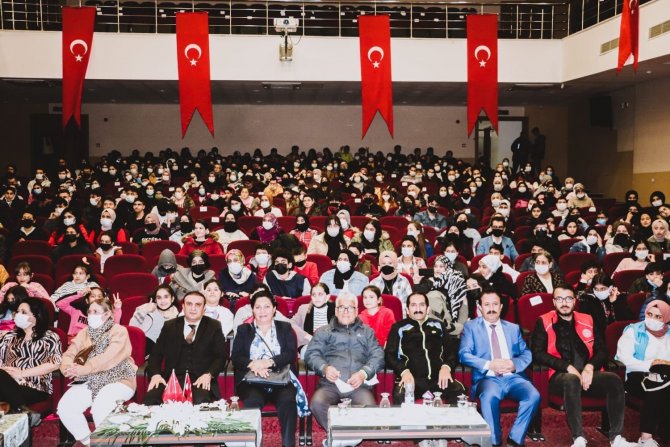 Hakkari’nin Tiyatro Ekibi 3 İlde Sahne Aldı
