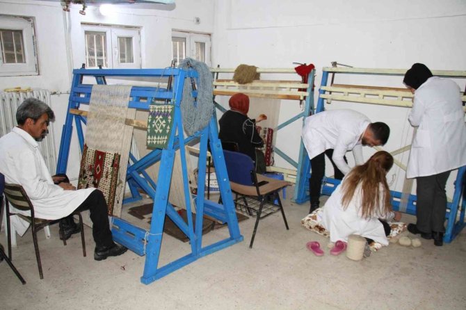 Şemdinli’de Kilimler Yeniden Dokunuyor