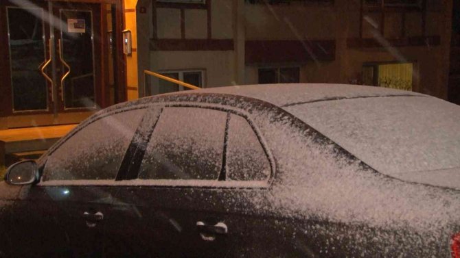İ̇stanbul’da Bazı Bölgelerde Kar Yağışı Başladı