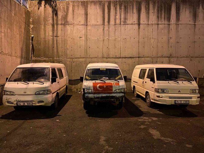 İ̇stanbul’da Hurdacı Görünümlü Minibüs Çetesini Sarıyer Polisi Çökertti: Hırsızlık Anları Kamerada
