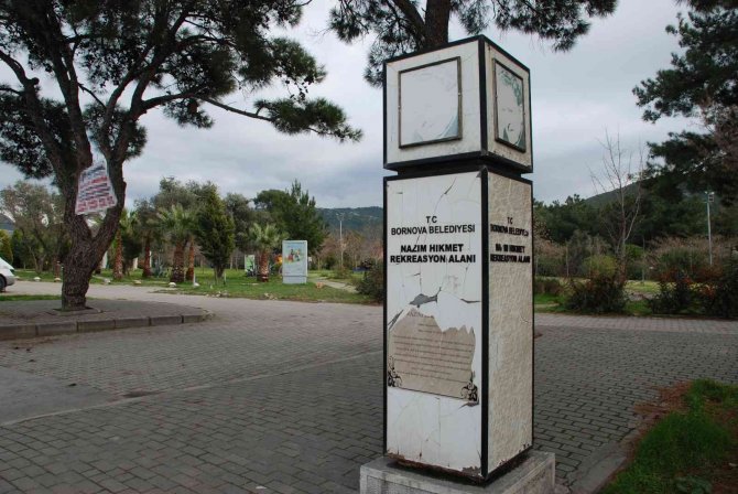Nazım Hikmet Parkının Bakımsızlığı Tepki Çekiyor