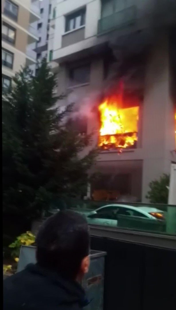 Kadıköy’de Yanan Evde Mahsur Kalan Kadın Hayatını Kaybetti