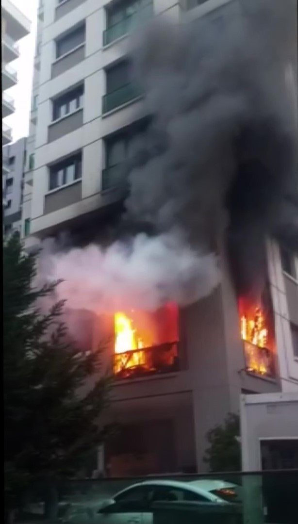 Kadıköy’de Yanan Evde Mahsur Kalan Kadın Hayatını Kaybetti
