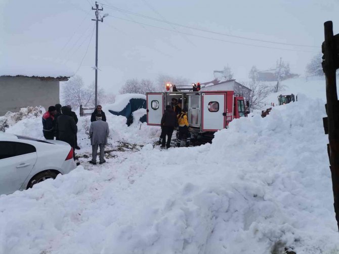 Yaşlı Hastanın Yardımına Paletli Ambulans Yetişti