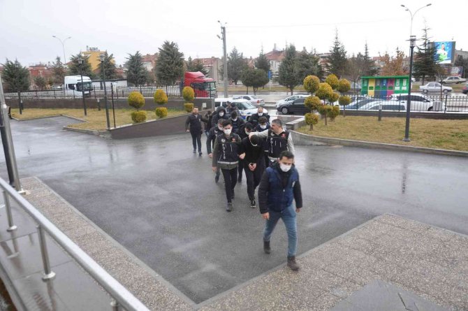 Karaman’da Uyuşturucu Operasyonunda 12 Kişi Tutuklandı