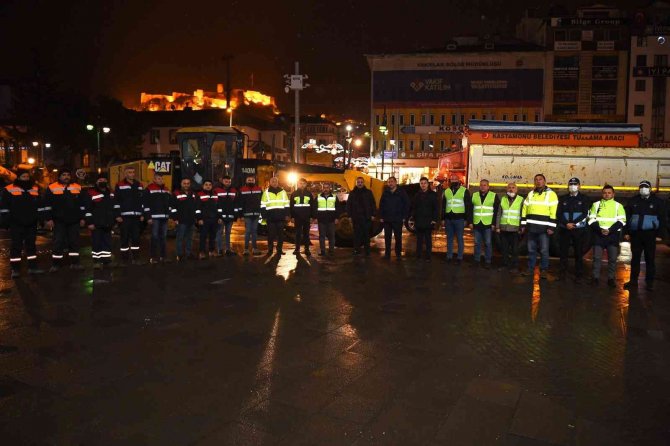 Kastamonu Belediyesi, 83 Personel Ve 24 İş Makinesi İle Kar Mücadeleye Hazır