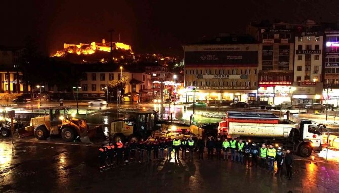 Kastamonu Belediyesi, 83 Personel Ve 24 İş Makinesi İle Kar Mücadeleye Hazır