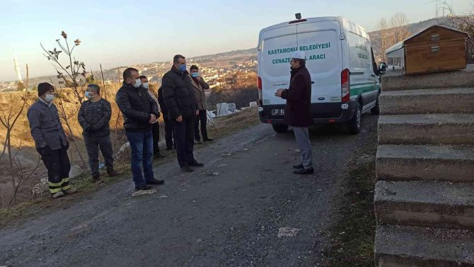Sahte Alkol Sebebiyle Ölen Romanya Uyruklu Kadın, Kimsesizler Mezarlığına Defnedildi