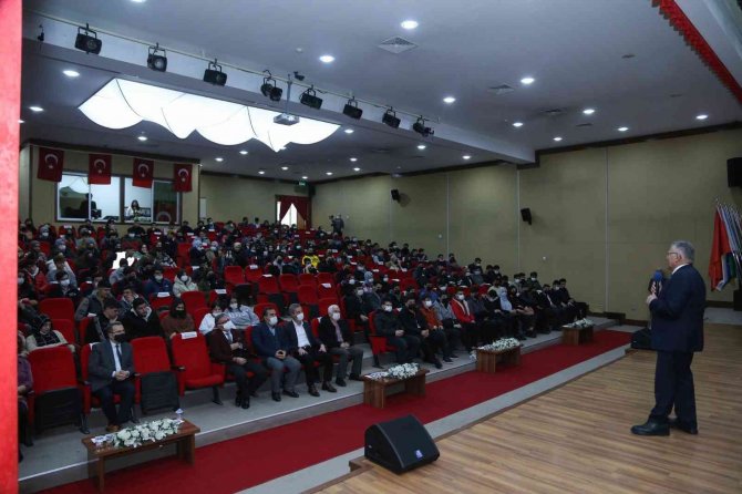 Başkan Büyükkılıç, Kariyer Günleri’nde 300 Öğrenciyle Bir Araya Geldi