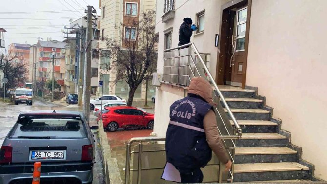 Kanser Hastası Yaşlı Adam Evinde Ölü Bulundu