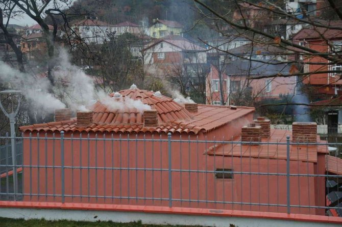 Tarihi Hamamda Onlarca Yıl Sonra Yeniden Sıcak Su Aktı