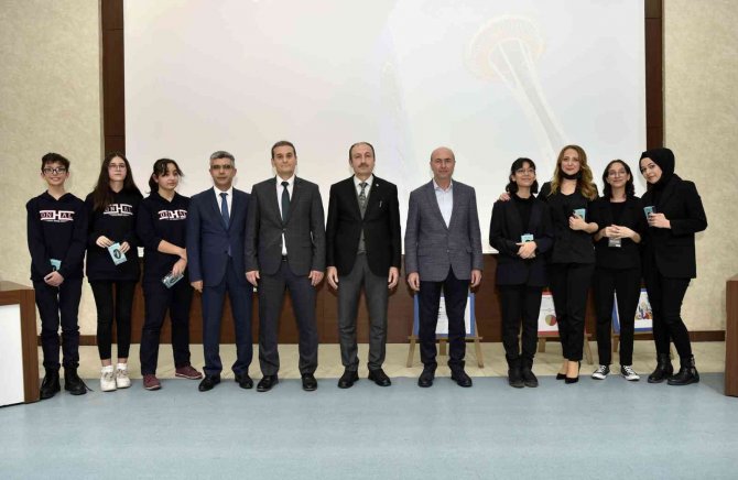 Başkan Pekyatırmacı Münazara Yarışmasını İzledi