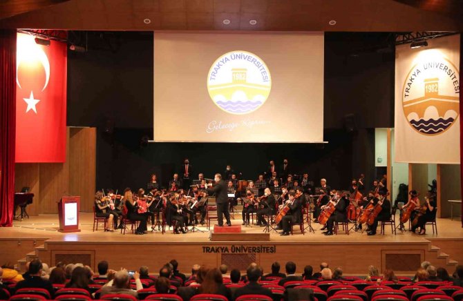 Edirne’de “40. Yılda 40 Profesör Belge Takdim Töreni” Düzenlendi