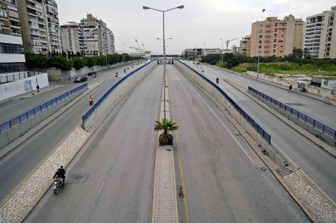 Lübnan’da Ulaşım Sektörü İşçileri Ve Sendikalar Yol Kapattı