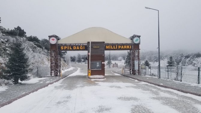 Spil Dağı Milli Parkı Beyaza Büründü