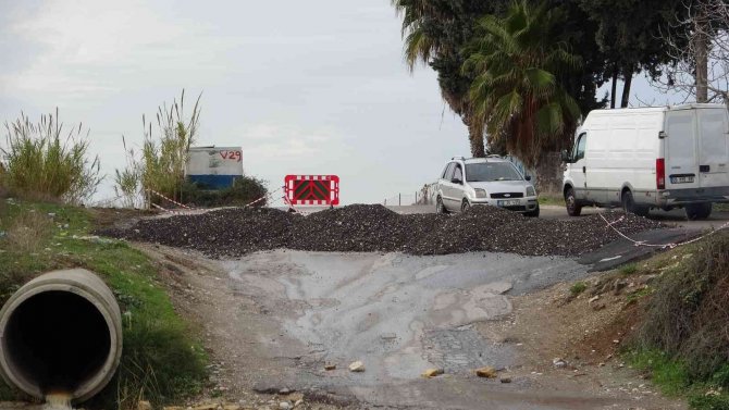Belediye O Yolu Kapattı