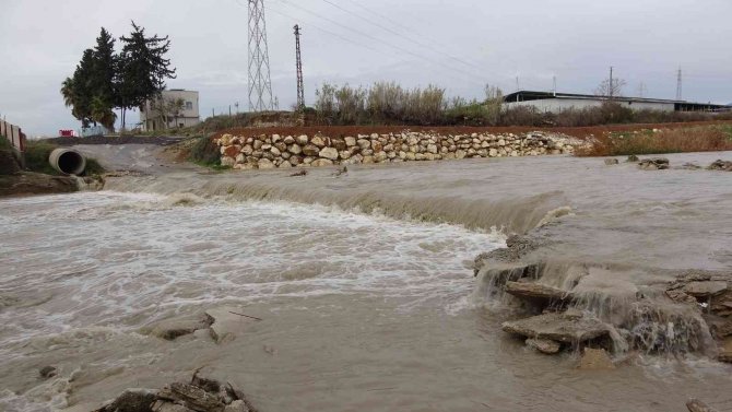 Belediye O Yolu Kapattı