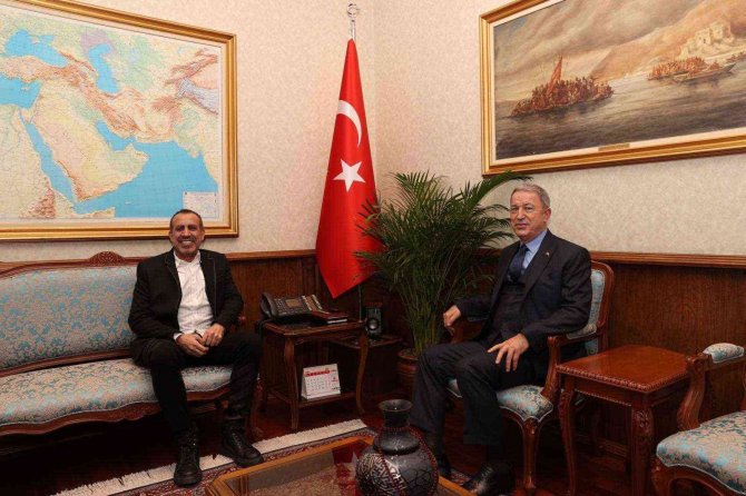 Milli Savunma Bakanı Akar Sanatçı Haluk Levent İle Bir Araya Geldi