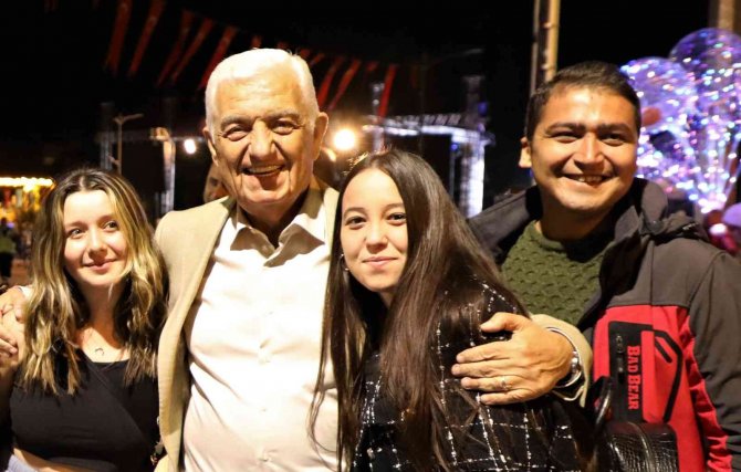 Büyükşehir, Öğrencilere 4 Ayda, 408 Bin 500 Tl Destek Verdi