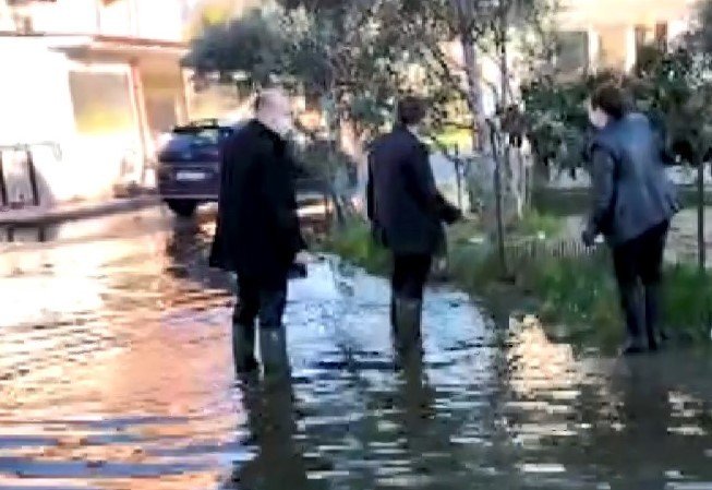 Köyceğiz’deki Taşkında Mahsur Kalan Vatandaşın Yardımına Kaymakam Koştu