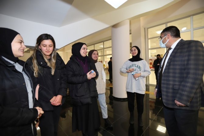 Rektör’den Öğrencilere Moral Ziyareti
