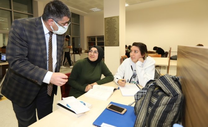 Rektör’den Öğrencilere Moral Ziyareti