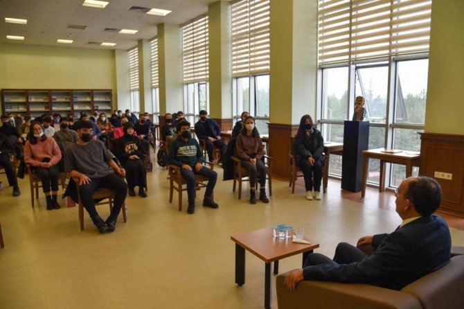 Rektör Beydemir, Öğrencilerle Bir Araya Geldi