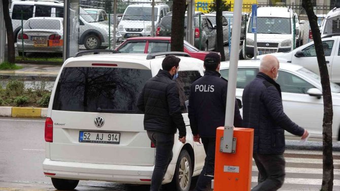 Eski Eşini Yakan Kocanın İlk İfadesi Alındı: “Şişeyi Fırlattım, Elimdeki Sigarayı Ağzıma Götürünce Sıvı Alev Aldı”