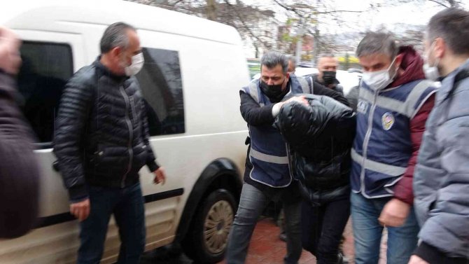 Boşandığı Karısını Yanıcı Madde Dökerek Yakan Koca Adliyede