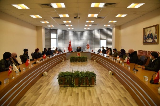 Rektör Beydemir Tömer Öğrencileriyle Bir Araya Geldi