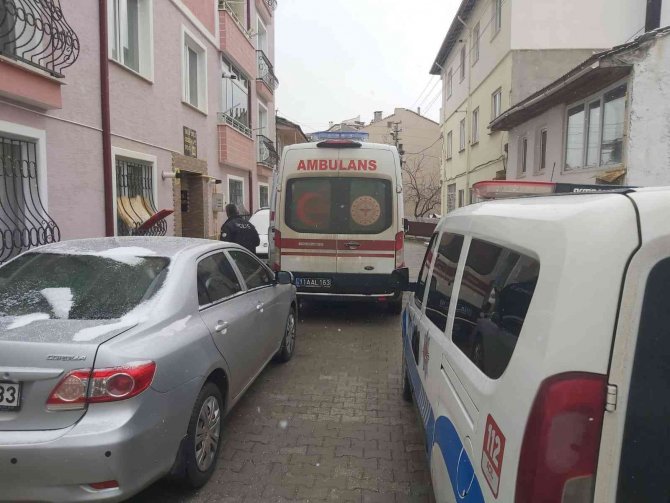 Tartıştığı Arkadaşını Ayağından Silahla Vurdu
