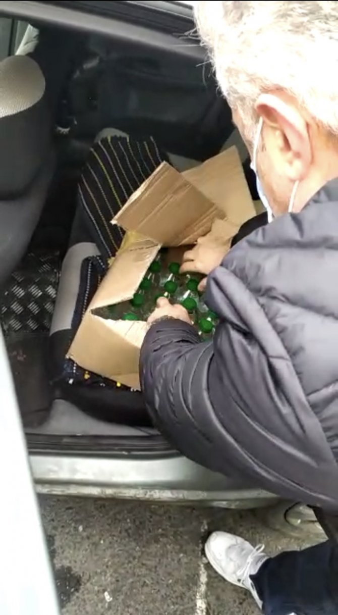 İ̇stanbul’da Sahte Alkol Operasyonu: Seyyar Satış Yapan ’Doktor’ Lakaplı Satıcı Yakalandı
