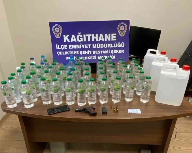 İ̇stanbul’da Sahte Alkol Operasyonu: Seyyar Satış Yapan ’Doktor’ Lakaplı Satıcı Yakalandı