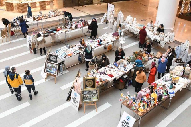 ‘Hanımeli El Sanatları’ Sergisi: El Emeği Göz Nuru Ürünler Görücüye Çıktı