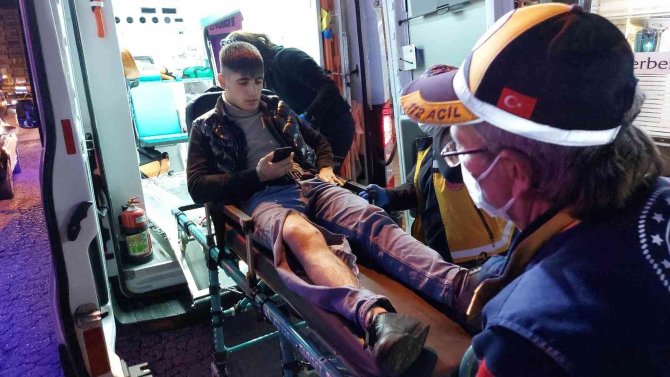 Berberde Tıraş Olmak İçin Sıra Beklerken Silahlı Saldırıda Yaralandı