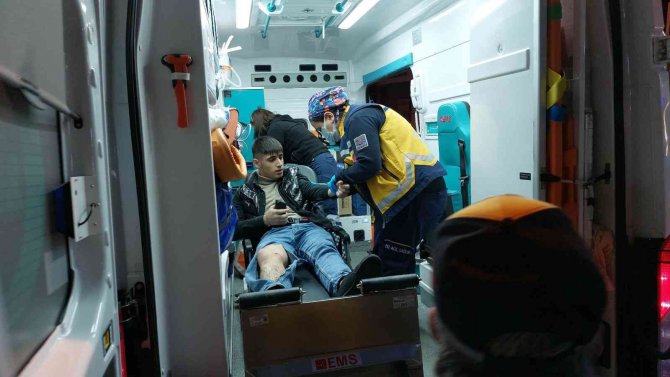 Berberde Tıraş Olmak İçin Sıra Beklerken Silahlı Saldırıda Yaralandı