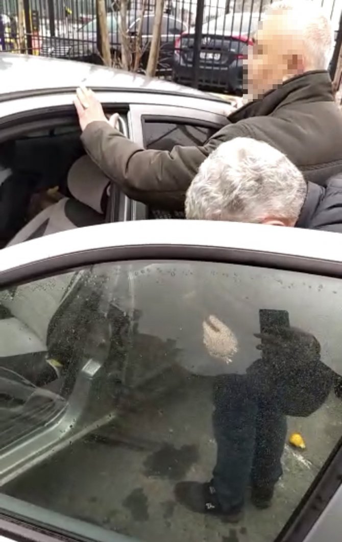 İ̇stanbul’da Sahte Alkol Operasyonu: Seyyar Satış Yapan ’Doktor’ Lakaplı Satıcı Yakalandı