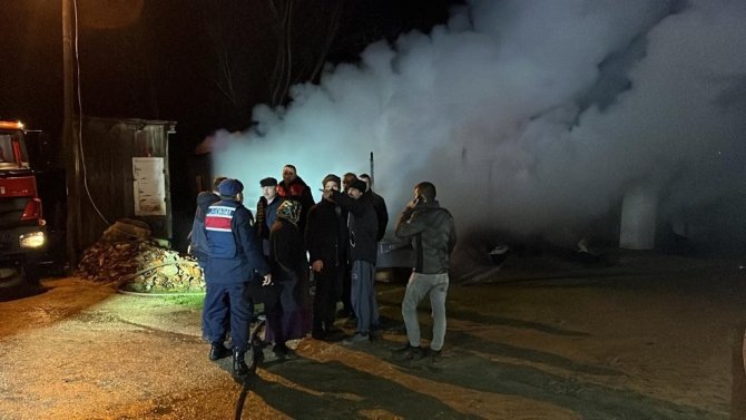 Sinop’ta Tek Katlı Ahşap Ev Yangında Kül Oldu