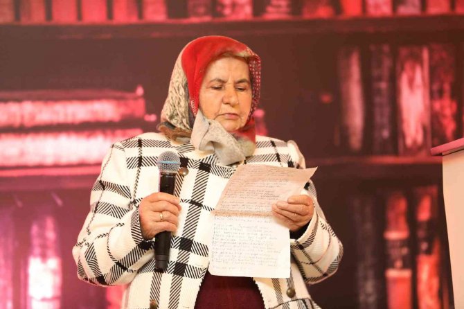 Şairler Ve Yazarlar Bir Araya Geldiler, Şiirleriyle Mest Ettiler
