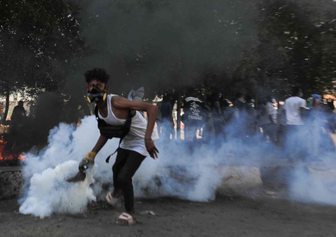 Sudan’daki Protestolarda Bir Polis Hayatını Kaybetti